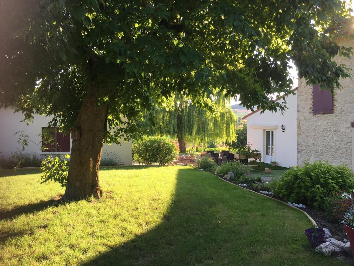 Domaine De La Vigne Bed & Breakfast Cadalen Luaran gambar